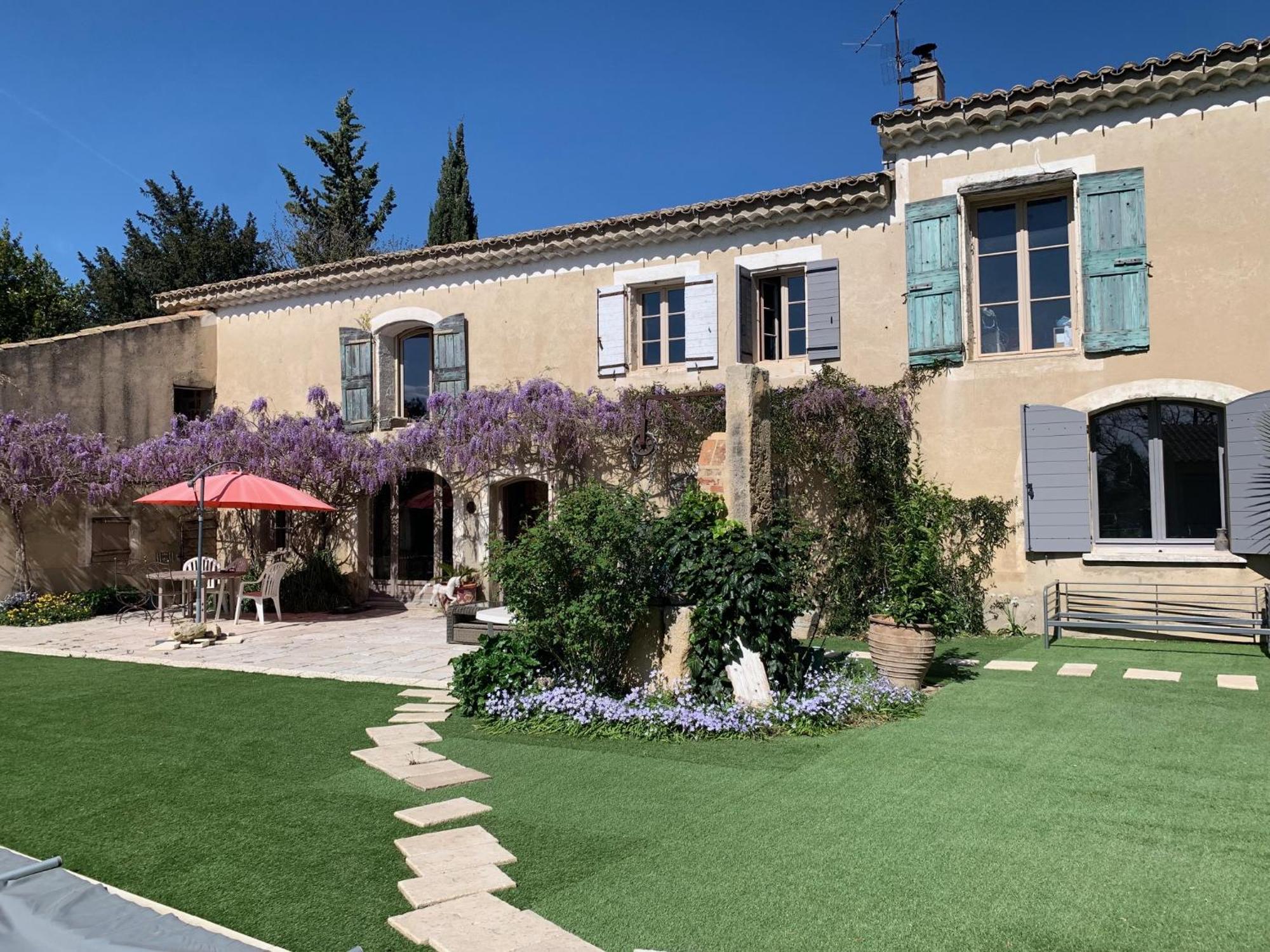 Brossard Bed & Breakfast Cavaillon Exterior photo